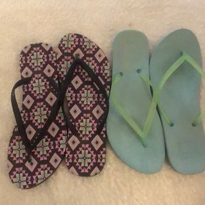 Reef flip flops 2 pair brown & pink aztec and mint